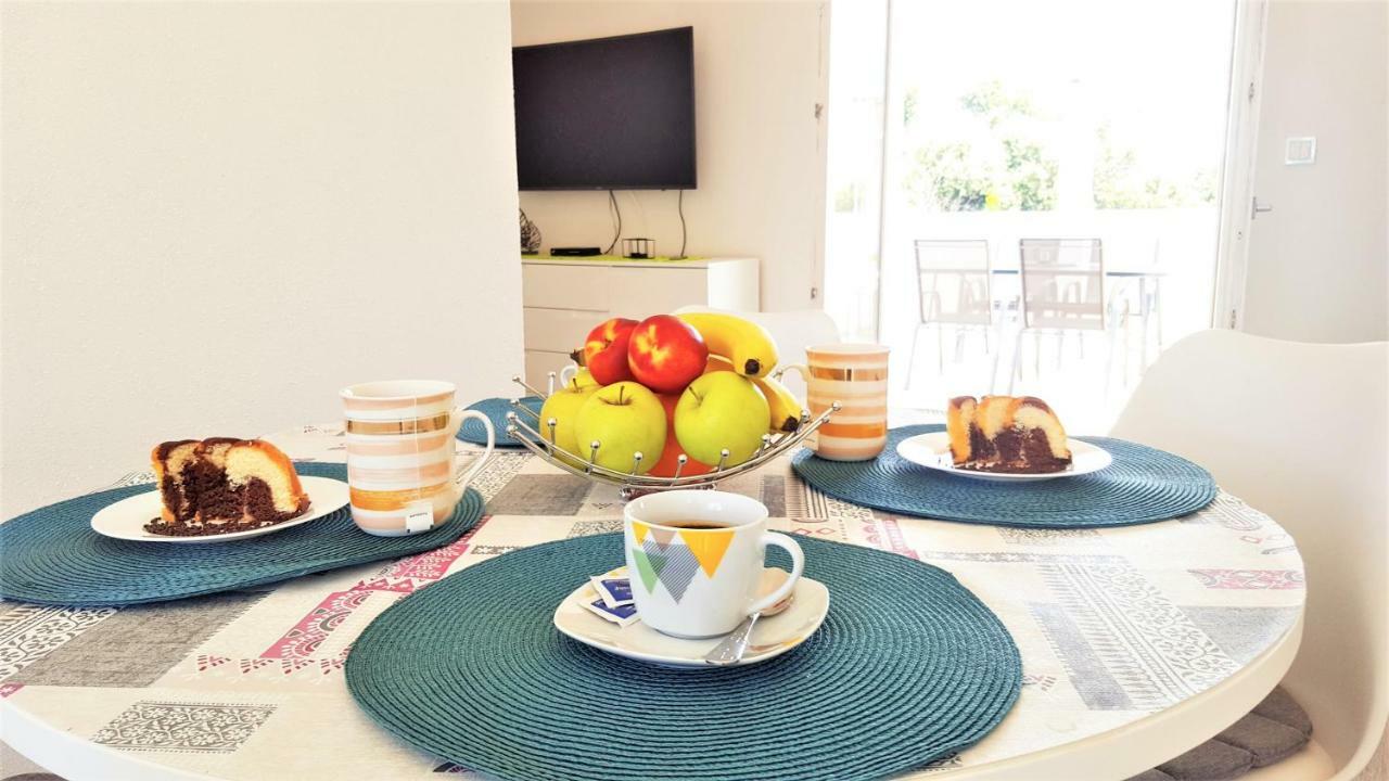 Apartment Svilan - Terrace With Sea View And Nature Zecevo Luaran gambar